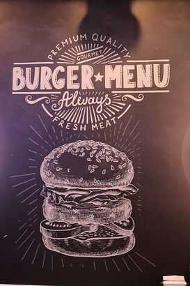 BURGER & PHILLY photo 4