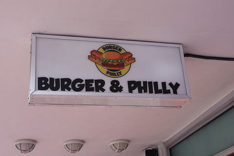 BURGER & PHILLY photo 2