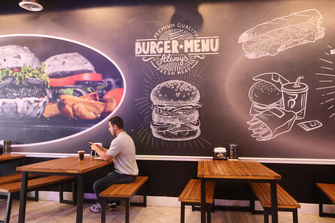 BURGER & PHILLY photo 3